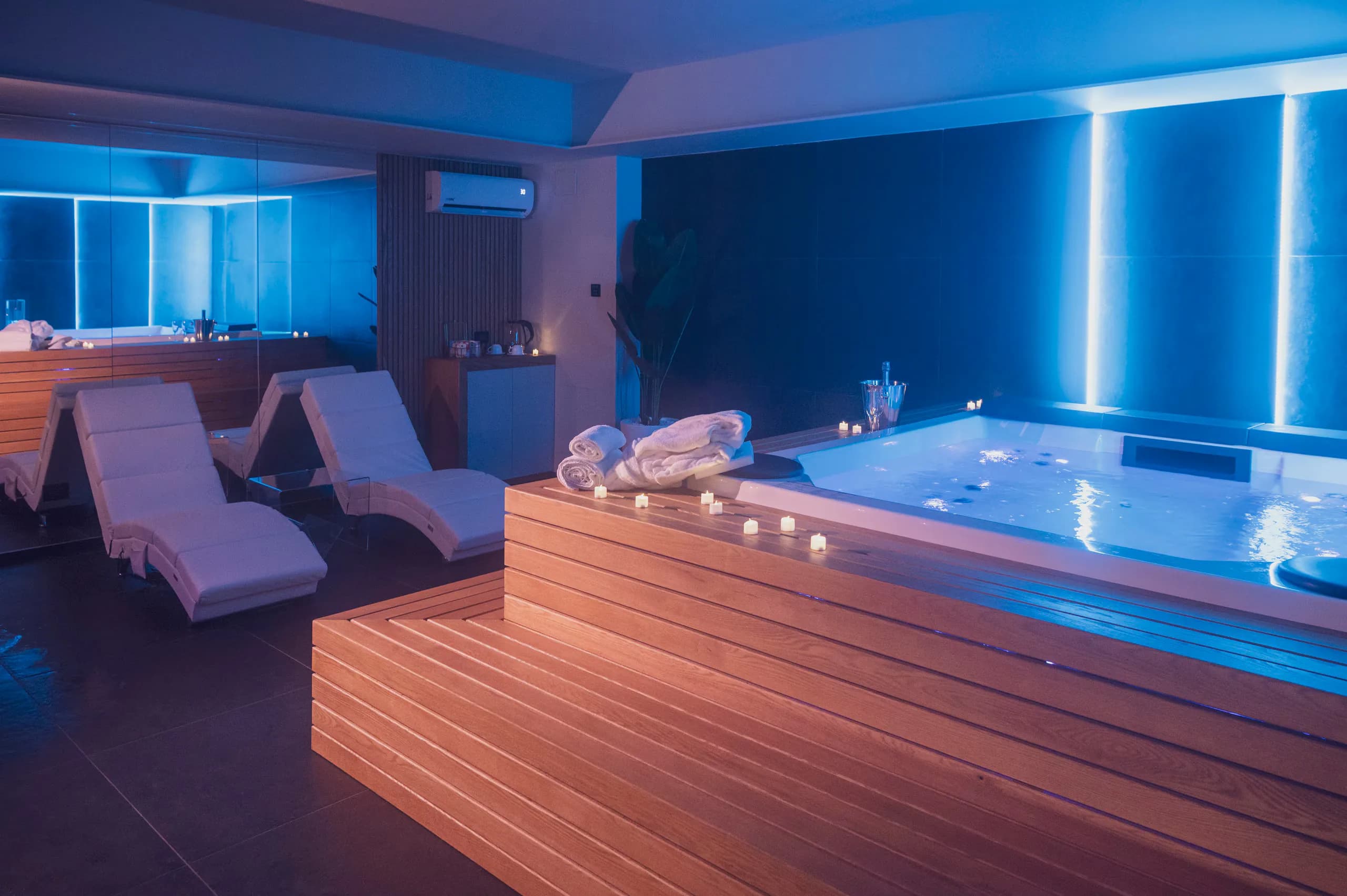 The indoor spa, with the jacuzzi and two loungers